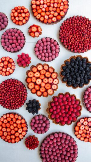 Cédric Grolet Instagram - Pour l’été, des corbeilles de fruits frais croustillantes à @cedricgroletopera 🔆 #cedricgrolet