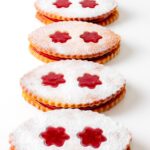 Cédric Grolet Instagram - Tout juste arrivé à Londres et voici déjà une nouvelle création ! Lunettes framboise en trompe l’œil! Mousse vanille, biscuit basque reconstitué, framboises fraîches! @cedricgrolettheberkeley #cedricgrolet 👓 Cédric Grolet at The Berkeley