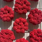 Cédric Grolet Instagram - Le bouquet de rose pour ce week-end @cedricgroletopera pour nos mamans ❤️🌹 #cedricgrolet Cédric Grolet Opéra