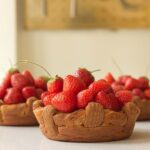Cédric Grolet Instagram - Tartes aux fruits rouges en corbeille pour #lemeurice ❤️ #cedricgrolet