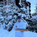 Cédric Grolet Instagram - Charlotte Myrtille dans la neige #cedricgrolet #airelles 🫐 Airelles Courchevel, Les Airelles