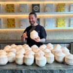 Cédric Grolet Instagram - Une fleur coco ? #cedricgrolet 🥥 Cédric Grolet Opéra