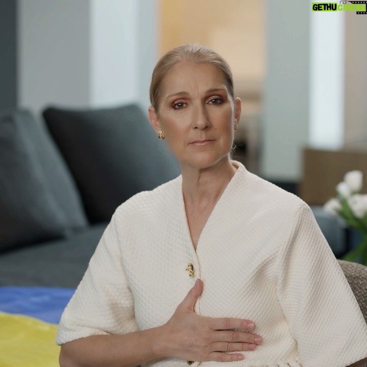 Céline Dion Instagram - I #StandUpForUkraine and for refugees around the world. I’m calling on world leaders to help all those who are forced to leave their homes. Please make sure that they get the support that they desperately need now - Celine xx... Je #StandUpForUkraine et pour les réfugiés du monde entier. J’invite les dirigeants mondiaux à agir pour aider tous ceux qui sont forcés de quitter leur maison. Nous devons nous assurer qu’ils obtiennent le soutien dont ils ont désespérément besoin maintenant. - Céline xx… Link in bio / Lien dans la bio