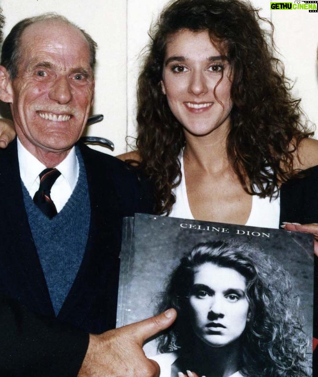 Céline Dion Instagram - Today on #VinylRecordDay we're throwing it back to Céline’s first French and English vinyls! Which Celine vinyls are in your collection? – Team Celine Aujourd’hui, pour la journée nationale du disque vinyle, on retourne dans le temps avec les premiers vinyles en français et en anglais de Céline ! Quels vinyles de Céline avez-vous dans votre collection ? - Team Céline #40yearsofcelinedion #nationalvinylrecordday