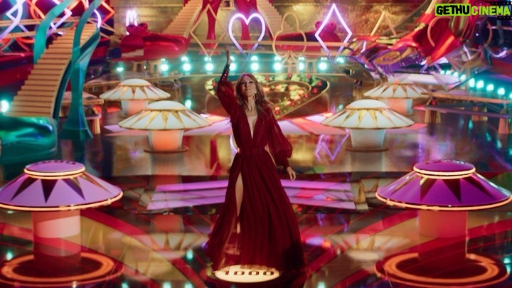 Céline Dion Instagram - Had so much fun filming this @resortsworldlv commercial! 🌟 This amazing new Las Vegas resort is opening on June 24. - Celine xx… Je me suis tellement amusée en filmant cette publicité pour @resortsworldlv ! Cet incroyable nouvel hôtel à Las Vegas ouvre le 24 juin. - Celine xx… #StayFabulousVegas #ResortsWorldLV