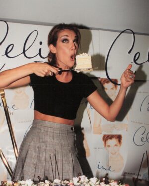 Céline Dion Instagram - I’m not counting the years, but I’m still eating cake for sure! Thanks for all the birthday wishes! ❤️ - Celine xx…

Je ne compte pas les années, mais je vais certainement manger du gâteau ! Merci pour tous vos souhaits d’anniversaire ! ❤️ - Céline xx…