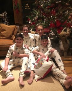 Céline Dion Instagram - May this holiday season bring all of you the gifts of love, peace, good health, and the  promise of brighter days in the New Year ahead! 🎄✨ ❤️ - Celine xx… Que cette saison des Fêtes vous apporte amour, paix et santé, et la promesse de meilleurs jours pour cette nouvelle année à venir ! 🎄✨ ❤️ - Céline xx...