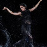 Céline Dion Instagram - Life isn’t about waiting for the storm to pass - it’s about learning to dance in the rain (Vivian Green) - Celine xx… La vie ce n’est pas d’attendre que les orages passent, c’est plutôt d’apprendre à danser sous la pluie (Vivian Green) - Céline xx… #wednesdaywisdom #courage 📸: Paola Kudacki