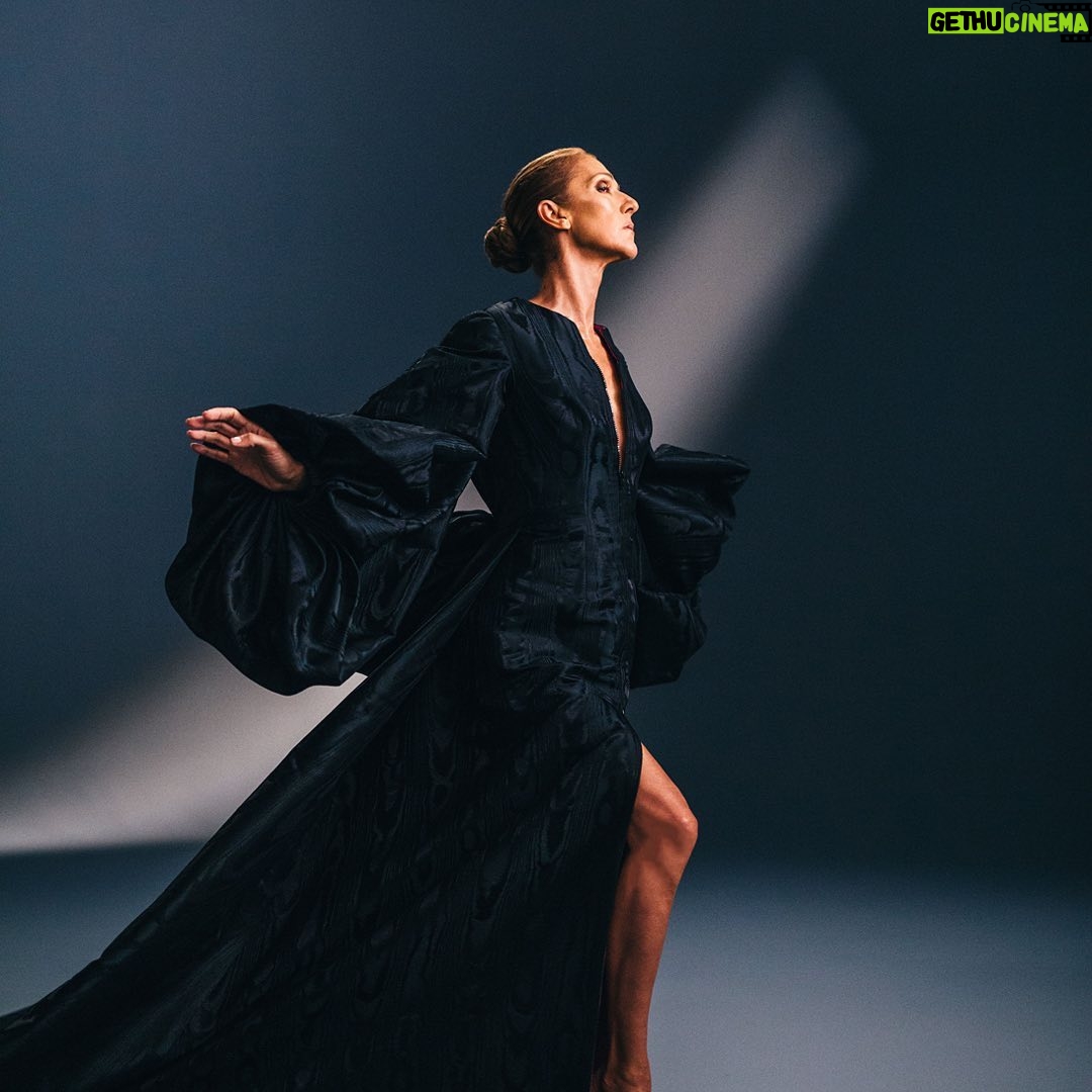 Céline Dion Instagram - “Before I could love you, I need to learn to love myself” ❤ . Watch the full video through the link in bio / Voyez la vidéo complète en cliquant le lien dans la bio . 📸 @brianstorm.jpg . #imperfections #courage #behindthescenes