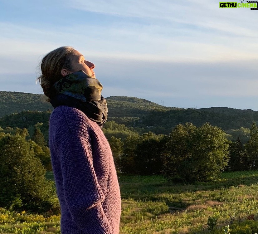 Céline Dion Instagram - “I look to the sky now, it's a beautiful day” 🌤  #MondayMotivation #FlyingOnMyOwn #Courage 📸 @naomi_stikeman