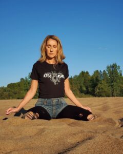 Céline Dion Instagram - I am joining @zuhairmuradprivate and @zuhairmuradofficial in helping the people of Beirut who have lost so much in the recent devastating tragedy. 100% of the profits from this limited-edition tee support the relief efforts of @offre.joie who are on the ground responding to humanitarian needs. Please join us and get yours by clicking the link in the bio. - Celine xx… #RiseFromTheAshes . Je me joins à @zuhairmuradprivate et @zuhairmuradofficial afin d’aider les habitants de Beyrouth qui ont tant perdu dans la récente tragédie dévastatrice. 100% des profits des ventes de ce t-shirt en édition limitée iront directement soutenir les efforts de @offre.joie qui travaille sur le terrain pour répondre aux besoins humanitaires. Joignez-vous à nous et obtenez votre t-shirt en cliquant le lien dans la bio. - Céline xx…
