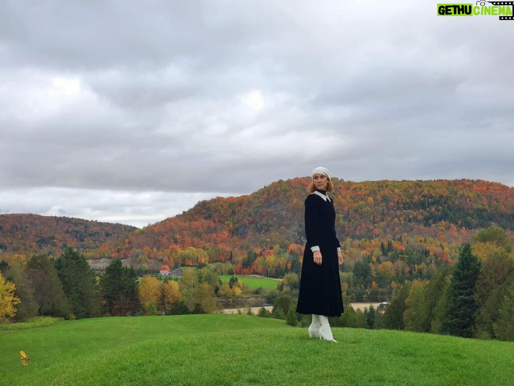 Céline Dion Instagram - Finding moments of peace and inspiration in 2020… what inspired you this year? 💫💖 – Celine xx… Il a fallu trouver des moments de paix et d’inspiration en 2020… Qu’est-ce qui vous a inspiré cette année ? 💫💖 - Céline xx… 📸 : @dee_termined_girl & @naomi_stikeman