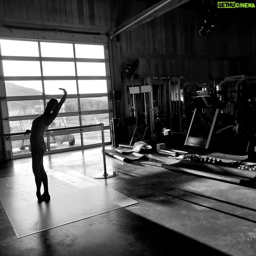 Céline Dion Instagram - #MondayMotivation #training #ballet 📸 : @dee_termined_girl