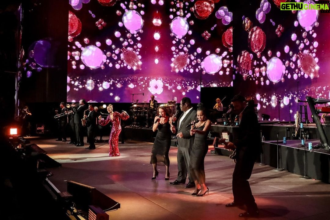 Céline Dion Instagram - We had so much fun in London last July! What an incredible experience!! ✨ 💕 – Celine xx… . Nous avons eu tellement de plaisir à Londres en juillet dernier! Quelle expérience incroyable !! ✨ 💕 – Céline xx… . #LetTheMusicPlay . 📸 @christiegoodwin