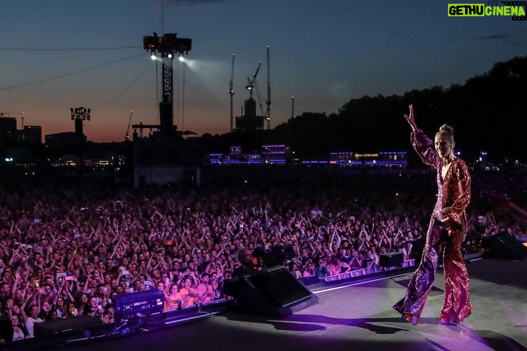 Céline Dion Instagram - We had so much fun in London last July! What an incredible experience!! ✨ 💕 – Celine xx… . Nous avons eu tellement de plaisir à Londres en juillet dernier! Quelle expérience incroyable !! ✨ 💕 – Céline xx… . #LetTheMusicPlay . 📸 @christiegoodwin