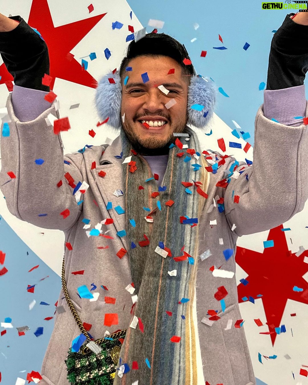 César Doroteo Instagram - ¡Han sido días maravillosos en Chicago! Aquí pueden ver mi felicidad en el @colorfactoryco y en @msichicago! Qué bonita experiencia estoy teniendo aquí. ¡Gracias @choosechicagomx por las facilidades y tanta bonita sorpresa! 🩷✨ #ilovechicago #chicago Chicago, Illinois