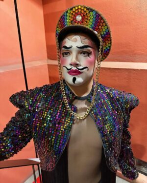 César Doroteo Instagram - ¡SOY DRAGKING! ¿Ya fueron a ver el video de hoy? Tuvimos a @soypapercut de invitado y nos dio unas clasesitas además de platicarnos todo su camino hasta la estrella que es hoy. Creo que me gustó esto de la carita blanca, ¿se les antoja un Drag King más en la escena? ¿Será que @lamasdraga me acepta en su temporada 7? #drag #dragking #makeup