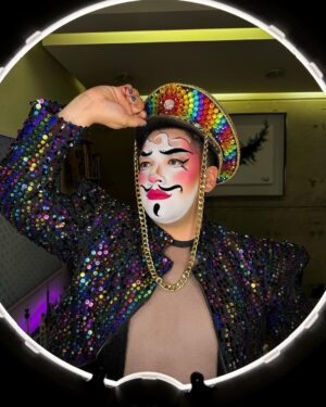 César Doroteo Instagram - ¡SOY DRAGKING! ¿Ya fueron a ver el video de hoy? Tuvimos a @soypapercut de invitado y nos dio unas clasesitas además de platicarnos todo su camino hasta la estrella que es hoy. Creo que me gustó esto de la carita blanca, ¿se les antoja un Drag King más en la escena? ¿Será que @lamasdraga me acepta en su temporada 7? #drag #dragking #makeup