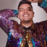 César Doroteo Instagram - ✨💎✨ Shine bright like a diamond ✨💎✨ Un poquito de brillo no le hace daño a nadie. Foto @luisdelaluz Stylist @jukafashionstylist Bomber @nonamestudiomx Circuit Discoteque