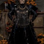 César Doroteo Instagram - Las últimas fotos de Día de Muertos que tenía guardadas, una fantasía ser un catrín con la magia de @sheila.chavero en el maquillaje y @dannra con su talento para crear arte. ¡Adiós a esta bella temporada que tanto nos representa y que está llena de magia! Corona @dannra Chaleco cadenas @nonamestudiomx Vestido @aviescmx #diademuertos #catrina #catrinamakeup Mictlan