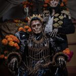 César Doroteo Instagram - La palabra "catrín" definía a un hombre elegante y bien vestido, acompañado de alguna dama con las mismas características; este estilo fue una imagen clásica de la aristocracia mexicana de fines del siglo XIX y principios del XX. Es por ello que, al darle una vestimenta de ese tipo, Diego Rivera convirtió en su obra a “La Calavera Garbancera” en “La Catrina” diseñada en Aguascalientes. Gracias a @dannra por estas maravillosas fotos y a @sheila.chavero por este maravilloso maquillaje para esta ocasión tan especial. Y @emmllop por ser mi catrín hasta el Más Allá. Vestido @aviescwho Chaleco @nonamestudiomx Corona @dannra #diademuertos #catrina #catrinamakeup Mictlán