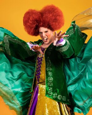 César Doroteo Instagram - Como decían Las Chicas Pesadas “Halloween es la única noche del año en la que las chicas se pueden vestir como zorras y ninguna otra chica puede decir algo al respecto…” y sí y se logró. 🤣🤣🤣 ¿Qué les pareció este make over que hizo el equipo de efectos especiales? La más #hocuspocus di. 

Foto @kvvcorona 
Maquillaje y peinado @madrigal.makeupfx @ericreepycat @brandurie @mon.roo 
Vestuario @gillcervant 

#halloween #halloweenmakeup #sandersonsisters