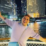 César Doroteo Instagram - Fui a un lugar mágico llamado #Chicago y me enamoré completamente de él y de su pizza y de sus fuegos artificiales. #tbt 🌃🎆 Chicago, Illinois
