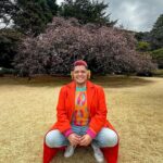 César Doroteo Instagram – Hoy es el día que vi un cerezo por primera vez, también la primera vez que visité Japón y la primera vez que recorría los hermosos jardines y las caóticas calles de Tokio. Un día y ha sido una maravilla, espero que el destino nos tenga más gratas sorpresa en este viaje. 💖🇯🇵 🌸

#tokyo #japon #cherryblossom Shinjuku Gyoen