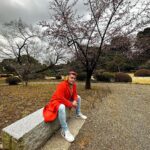 César Doroteo Instagram – Hoy es el día que vi un cerezo por primera vez, también la primera vez que visité Japón y la primera vez que recorría los hermosos jardines y las caóticas calles de Tokio. Un día y ha sido una maravilla, espero que el destino nos tenga más gratas sorpresa en este viaje. 💖🇯🇵 🌸

#tokyo #japon #cherryblossom Shinjuku Gyoen