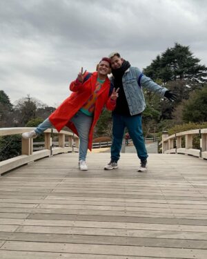 César Doroteo Instagram - Hoy es el día que vi un cerezo por primera vez, también la primera vez que visité Japón y la primera vez que recorría los hermosos jardines y las caóticas calles de Tokio. Un día y ha sido una maravilla, espero que el destino nos tenga más gratas sorpresa en este viaje. 💖🇯🇵 🌸

#tokyo #japon #cherryblossom