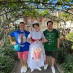 César Doroteo Instagram - ¡Recorrimos el mundo en 1 día! En #epcot aquí en @disneyland y por supuesto mis favoritos fueron Japón, China y México. ¡Y CONOCIMOS A MARY POPPINS! Fue una experiencia bien preciosa. No saben lo afortunado y agradecido que me siento de poder vivir nuevamente esta experiencia y de poder divertirme como niño nuevamente. ¡🎪🏰✨🎈🎉! Al final les dejé un pedacito del show #harmonious que me dejó llorando un buen rato. Por cierto, mi sudadera de Star Wars es la más preciosa del mundo y es mi nueva favorita. 💙 Gracias a @emmllop por su paciencia tomándome estas fotos. #disney #disney50thanniversary 🐭♥️ EPCOT