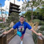 César Doroteo Instagram - ¡Recorrimos el mundo en 1 día! En #epcot aquí en @disneyland y por supuesto mis favoritos fueron Japón, China y México. ¡Y CONOCIMOS A MARY POPPINS! Fue una experiencia bien preciosa. No saben lo afortunado y agradecido que me siento de poder vivir nuevamente esta experiencia y de poder divertirme como niño nuevamente. ¡🎪🏰✨🎈🎉! Al final les dejé un pedacito del show #harmonious que me dejó llorando un buen rato. Por cierto, mi sudadera de Star Wars es la más preciosa del mundo y es mi nueva favorita. 💙 Gracias a @emmllop por su paciencia tomándome estas fotos. #disney #disney50thanniversary 🐭♥️ EPCOT