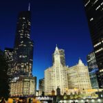César Doroteo Instagram - Fui a un lugar mágico llamado #Chicago y me enamoré completamente de él y de su pizza y de sus fuegos artificiales. #tbt 🌃🎆 Chicago, Illinois