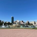 César Doroteo Instagram - Aquí les dejo la parte 3 de las fotitos de lo que vivimos en Chicago. Por fin conocí #CloudGate o #TheBean como le llaman algunos, sí es una maravilla y ese mismo día subimos a @360chicago que tiene unas vistas maravillosas de la ciudad. Y por ahí también verán la #BuckinghamFountain que me pareció una de las piezas más esculturales de toda la ciudad. Me enamoré mucho de Chicago. 💖 @choosechicagomx Chicago, Illinois