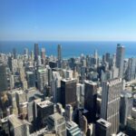 César Doroteo Instagram - Un poquito de spam del PRIMER DÍA EN CHICAGO. ¡No saben qué precioso es todo lo que estamos viendo y viviendo! Mucho arte, mucha arquitectura increíble, gente amable y un clima delicioso. Estoy muy contento. Ojalá pueda compartirles un poquito de eso a través de estas fotos y disfruten de #Chicago tanto como yo. 💖 ¡Gracias @choosechicagomx por las atenciones! 🫰🏻 (A ver si me encuentran en la ultima foto…) 👀🙊 Chicago, Illinois