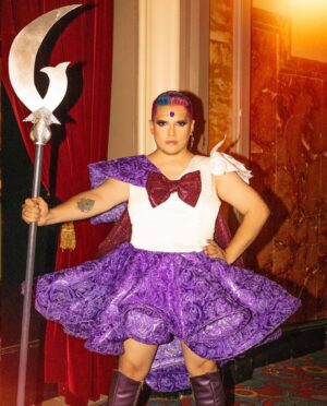 César Doroteo Instagram - “Mi Planeta protector es Saturno, el planeta del silencio. ¡Soy la Sailor del renacimiento y la destrucción, soy Sailor Saturn!” 🪐

Sailor Saturn es la identidad de Sailor Scout de Hotaru Tomoe y es una de las cuatro Sailor Scouts del Sistema Solar exterior. Ella es una de las más poderosas, capaz de destruir planetas enteros e incluso universos enteros.

¡GRACIAS INFINITAS POR SER PARTE DE #TomaMiDinerita3! Un proyecto espectacular que lleno de magia y amor mi vida. 

Gracias @gala.varo @the_wynter y @fernandablaz por ser parte de esta revolución y por confiar y creer en nosotros. Son unas reinas y las amo con todo mi corazón. 

Gracias a ti que apoyaste este proyecto, que diste propinita a tus favoritxs, que te emocionaste, te enojaste, reíste y lloraste con cada episodio. ¡GRACIAS infinitas! 

Foto @soymarioaragon 
Vestuario @juanoyervides @proteomx 
Maquillaje @frank_monbu 
Botas @kweenfierce_heels 
Oz @unicoxal 

#TMD3 #tomamidinerita #drag #dragqueen 💜