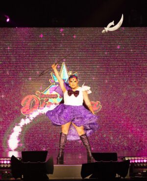 César Doroteo Instagram - “Mi Planeta protector es Saturno, el planeta del silencio. ¡Soy la Sailor del renacimiento y la destrucción, soy Sailor Saturn!” 🪐

Sailor Saturn es la identidad de Sailor Scout de Hotaru Tomoe y es una de las cuatro Sailor Scouts del Sistema Solar exterior. Ella es una de las más poderosas, capaz de destruir planetas enteros e incluso universos enteros.

¡GRACIAS INFINITAS POR SER PARTE DE #TomaMiDinerita3! Un proyecto espectacular que lleno de magia y amor mi vida. 

Gracias @gala.varo @the_wynter y @fernandablaz por ser parte de esta revolución y por confiar y creer en nosotros. Son unas reinas y las amo con todo mi corazón. 

Gracias a ti que apoyaste este proyecto, que diste propinita a tus favoritxs, que te emocionaste, te enojaste, reíste y lloraste con cada episodio. ¡GRACIAS infinitas! 

Foto @soymarioaragon 
Vestuario @juanoyervides @proteomx 
Maquillaje @frank_monbu 
Botas @kweenfierce_heels 
Oz @unicoxal 

#TMD3 #tomamidinerita #drag #dragqueen 💜