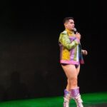 César Doroteo Instagram - Una maravilla ser parte de #TrueColors. Gracias @nichopenavera por la invitación a este espacio tan maravilloso de comedia diversa. Aún quedan dos fechas y cuatro funciones, así que no se lo pierdan. Foto @crixcontreras Body @proteomx Chamarra @nonamestudiomx Botas @kweenfierce_heels Piernotas Diosito y carbohidratos 🍗 Orgullo LGBT