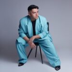 César Doroteo Instagram - Cuando uno se baña y tiene un equipazo como @luisdelaluz y @jukafashionstylist se logran grandes resultados como este. Qué maravilloso poder tener estas fotitos, siento que el turquesa súper es mi color, ¿qué dice usted? Sí llegaste hasta acá, ponle el emoji nuevo a esta publicación: 🩵 📸@luisdelaluz 👗 @jukafashionstylist #portrait #photo #fashionstyle Mexico City, Mexico