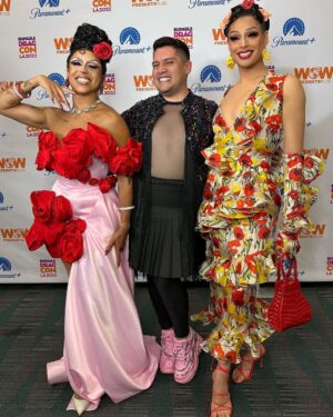 César Doroteo Instagram - ¡Heeeeeeeeermanas! Se vivió la fantasía #DragConLA 2023. Mucha emoción, muchas comadre diosísima y mucha fantasía. Aquí les dejo las fotos que pude tomarme con algunas de mis reinas favoritas de todo el universo de RuPaul. Una fantasía @wowpresentspluses @paramountplusmx ¡Vengan! ¡Vean los shows! ¡Apoyemos a las reinas! Me encantó todo. 🩷