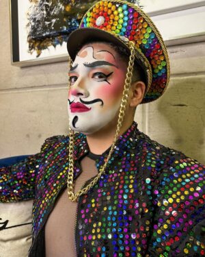 César Doroteo Instagram - ¡SOY DRAGKING! ¿Ya fueron a ver el video de hoy? Tuvimos a @soypapercut de invitado y nos dio unas clasesitas además de platicarnos todo su camino hasta la estrella que es hoy. Creo que me gustó esto de la carita blanca, ¿se les antoja un Drag King más en la escena? ¿Será que @lamasdraga me acepta en su temporada 7? #drag #dragking #makeup