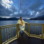 César Doroteo Instagram - Aquí les dejo más bonitas postales de Japón. La primera fue en un barco pirata navegando por el lago de Hakone, casi se nos volaba el celular con el viento que había. La segunda fue la pie de La Torre de Tokio, ahí lloré muchísimo cuando la vi por primera vez porque tiene una carga muy especial en el anime y mi historia. Y la última fue en el templo Mei-ji donde presenciamos una boda tradicional japonesa y conocí a un actor coreano muy famoso. ✨💖🇯🇵 #japan #travel #travelphotography Japan