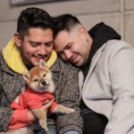 César Doroteo Instagram – ¡SORPRESA! ¡Bienvenido Toshirō Mifune! Iniciamos el 2024 recibiendo a un nuevo cachorrito en la familia, estamos seguro que nos llenará el corazón de mucho amor, así como nosotros le amaremos incondicionalmente por siempre. Estamos muy contentos y muy felices, esta casa se llenará de más bellas historias que contar con el nuevo bebé. Por fin podremos ser Los 4 Fantásticos para Halloween. 🤣 🐕🩷
Gracias @kvvcorona por estas fotos maravillosas. 🧞♀️ Mexico City, Mexico