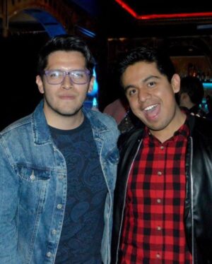 César Doroteo Instagram - Hoy es el cumpleaños de una de mis personas favoritas en el mundo. Gracias por tantos años de una aventura tan bonita e inolvidable, que el Universo te siga llenando de bendiciones, de amor y de sueños cumplidos como hasta ahora. Qué hermoso es verte crecer y verte tan grande y exitoso siempre siendo tú, por muchos más años juntxs. ¡Feliz cumpleaños @torpecillo! Te amo. 🩷🎁🎂