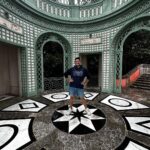César Doroteo Instagram - Ayer fuimos a buscar casas en Miami y esta fue la que más me convenció. Creo que tiene todo lo que necesito en mi vida… ¡Ay nocierto! No se crean, no me alcanza ni para una perra piedra de esa mansión maravillosa. @vizcaya_museum está espectacular, aún con todo y tormenta tropical, nos paseamos por los jardines y por su interior, una joyita hermosa en Miami. #miami #vizcaya Vizcaya Museum and Gardens