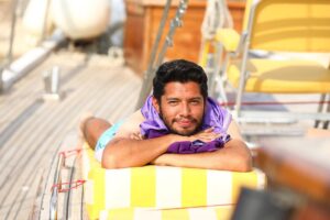 César Doroteo Instagram - Se acabó oficialmente esta aventura. Después de 3 meses me reconozco como una nueva persona y me aplaudo todo lo que logré en La Isla (y lo que no también). Nunca pensé que mi  experiencia fuera tan retadora ni tan extrema, pero semana a semana llevaba mi corazón, mi mente y mi cuerpo a límites desconocidos para mí y luchaba para superarlos. Agradezco infinitamente a mis compañeros desafiantes, porque sin ellos no lo hubiera logrado, genuinamente hicimos familia por 3 meses y eso jamás lo olvidaré, ellos me llevaron a no renunciar la primera semana, y 9 semanas después, seguíamos ahí de pie. Gracias a ustedes por su amor infinito, no lo doy por sentado, espero seguirles regresando un poquito de lo que ustedes me dan a mí. Gracias a mi familia y a mis amigos que estuvieron conmigo a la distancia, por ustedes daba mi máximo en cada reto. Estoy feliz, estoy orgulloso, estoy en paz y agradecido. Lo imposible, solo cuesta un poco más, a mí me costó el triple, pero siempre entregué mi alma y mi corazón. ¡Nos vemos en la siguiente aventura!

📸 @aabdullahkeless
