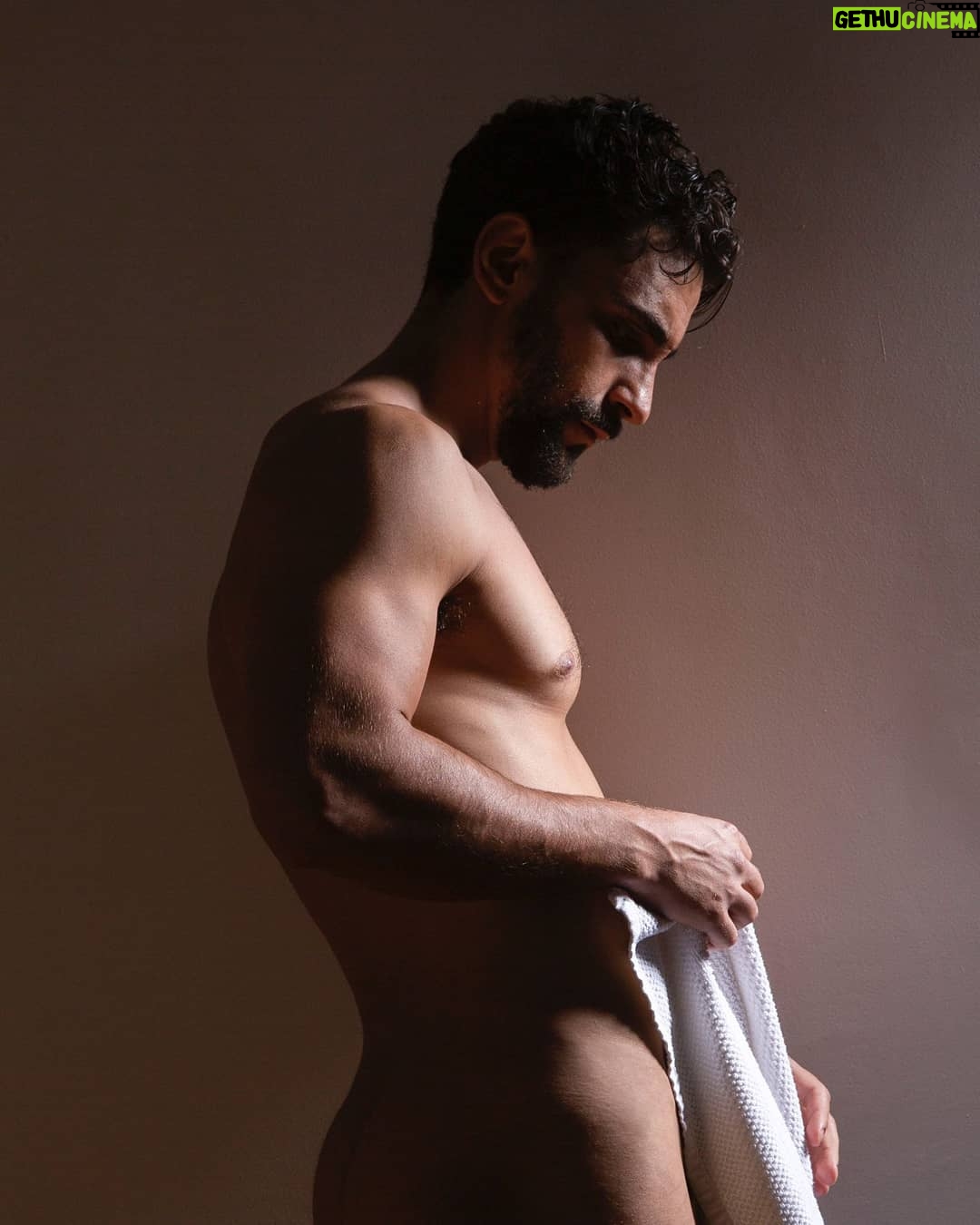 César Mateo Instagram - @antoniorubial.photo
