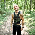 Cătălin Bordea Instagram - Echipamentul sportiv al unui paranoic.