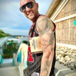 Cătălin Bordea Instagram - În unele zone din țara poza asta se numește “Mergând la Budă”……. Novum By The Sea