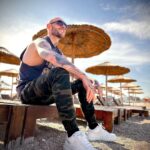 Cătălin Bordea Instagram - Hai cu zile mai bune… Photo @_claudiu.popa_ Plaja Vama Veche